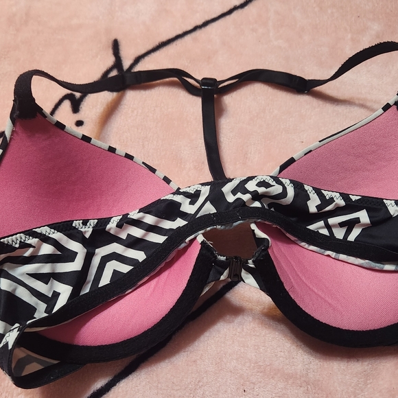 Pink bra - Picture 2 of 3